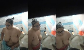 Indian BBW Girl Bathing Capture