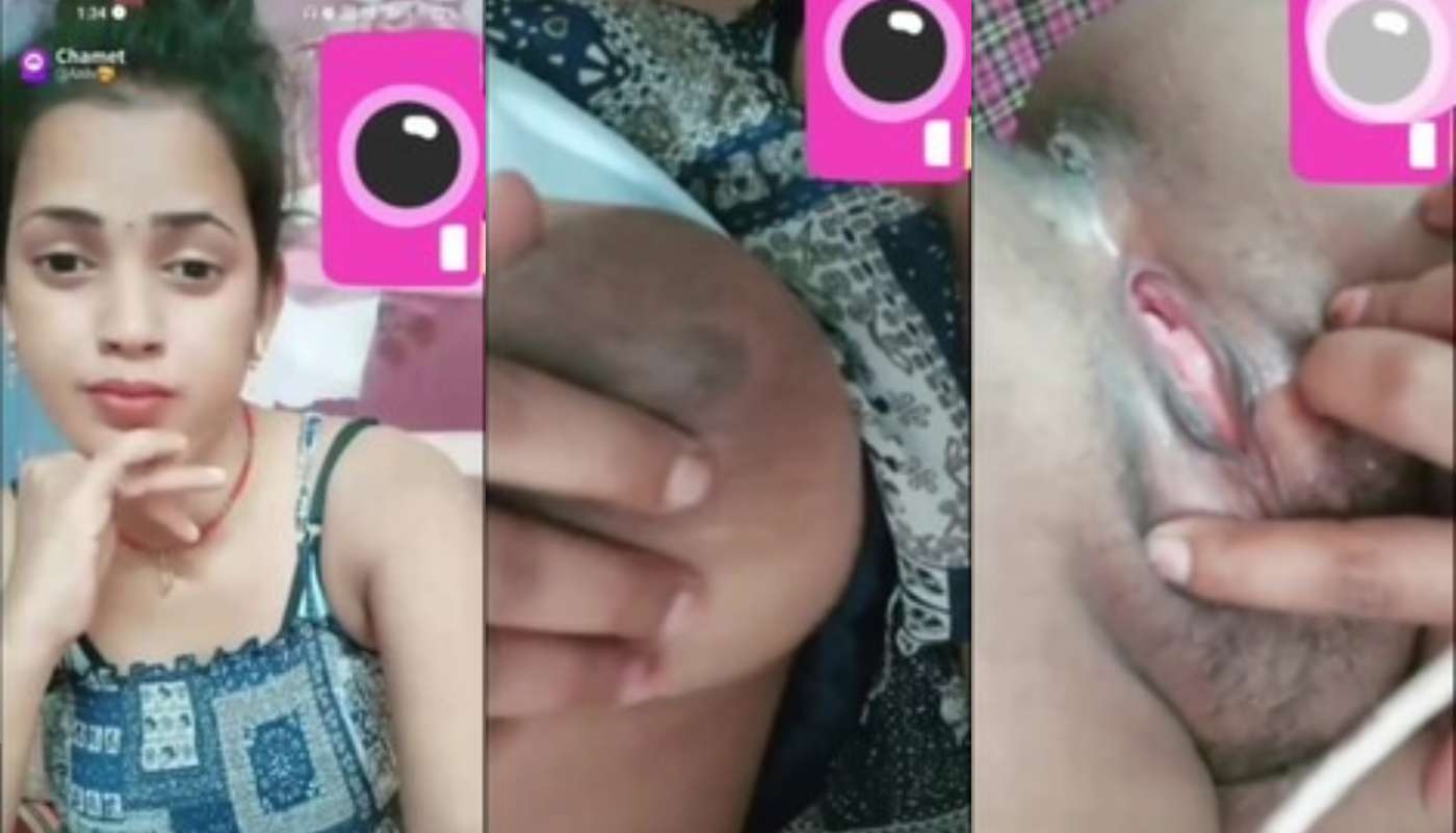 Sweet Babe Aashi Spreads Her Pussy and Boob Press on Chamet Live