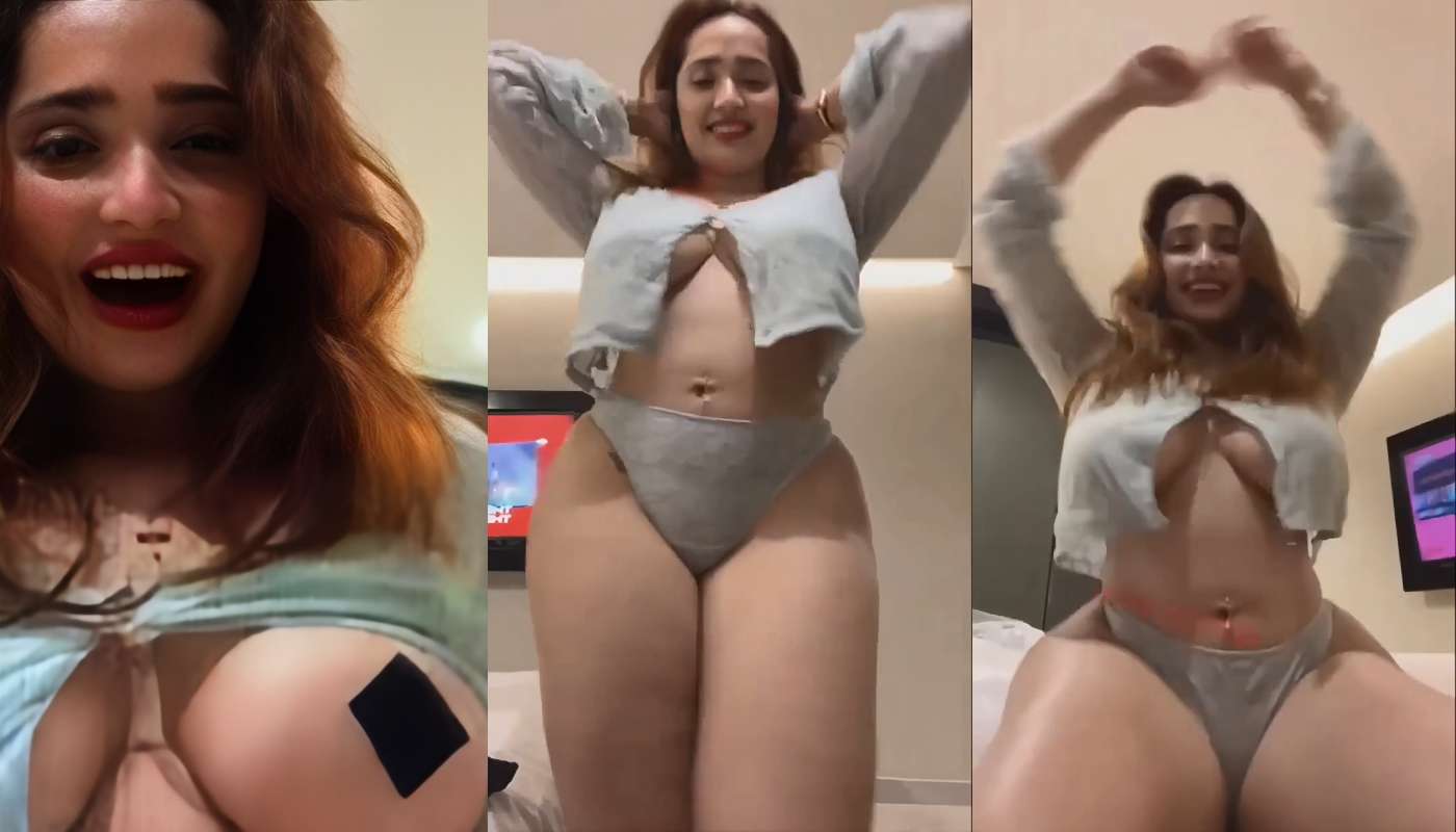 Aditi Mistry - 30 Minute Nude Live Video (Nipslip at 10:51) P1